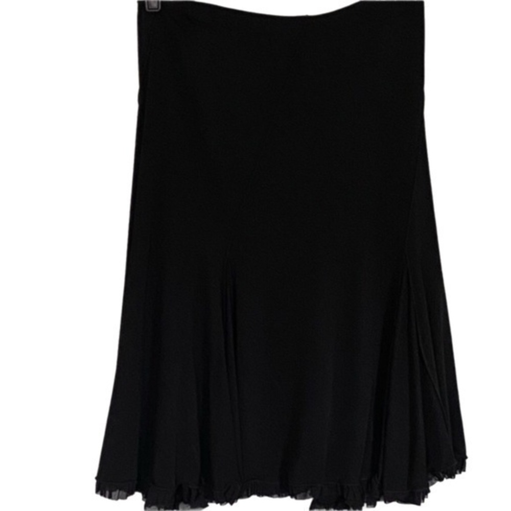 MAX STUDIO black skirt with lots of pleats and ruffle bottom. Size Small. EUC